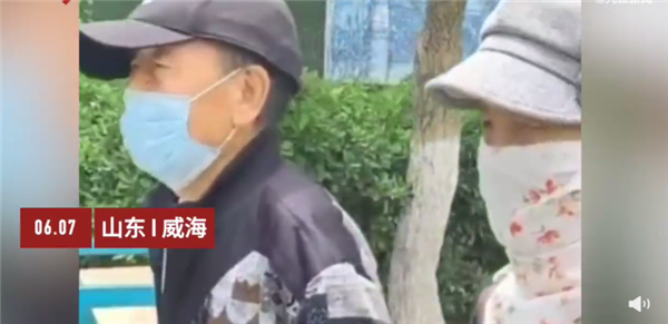 82歲老人參加高考 與老伴并肩回家稱考的不錯：最后一次參加 為圓大學夢