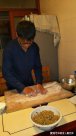 高考完后暑假怎么過？女生打工掙錢回饋父母，教育的
