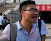 他拒上北大10次高考終上清華，36歲大學畢業(yè)，現(xiàn)狀如何