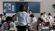 臟活一堆到手五六千，人人羨慕的大學(xué)青年教師笑不出