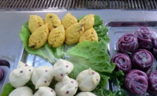 1300塊一個(gè)月的幼兒園，看到孩子每天的伙食，家長(zhǎng)們都