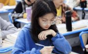 “讓孩子去考公，我很后悔”，一位老人的話，刺痛無