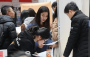 一場同學(xué)聚會(huì)讓我看清，考公和進(jìn)名企的區(qū)別，幸好當(dāng)