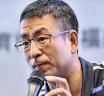 白巖松說：“高考的意義是什么？它讓一個卑微的孩子