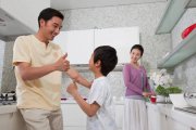 心理學(xué)：別總夸孩子“真棒”，記住這6個原則，孩子會