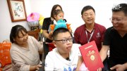 “奇跡男孩”董昊軒山東大學報到 真正詮釋了我命由我不由天!