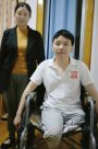 勵志!帶著母親上大學(xué)的“無腿少年” 保研成功