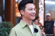 碩士第十年主持央視春晚，本碩均為雙一流，贏得愛情