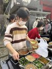 復(fù)旦研究生退學擺攤?cè)杖?00元，還是別過度迷戀“擺攤