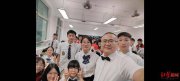 班主任被“整蠱”卻感動(dòng)落淚！獲百萬(wàn)網(wǎng)友點(diǎn)贊的成都