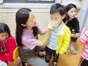 “我不會(huì)讓娃3歲就入園”，幼兒園老師說出心里話，點(diǎn)