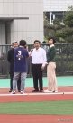 吳小莉現(xiàn)身福耀科技大學(xué)與曹德旺、王樹國同行，個(gè)子