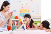 心理學(xué)發(fā)現(xiàn)：長(zhǎng)期被糾錯(cuò)的孩子，14歲前會(huì)經(jīng)歷三次“