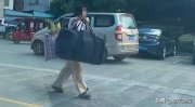 女孩高考完挑行李回家，宣傳部發(fā)聲：她認(rèn)為這很平常