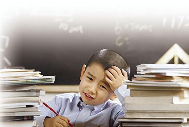 減政策落地三年半，學(xué)生負(fù)擔(dān)減輕了嗎？網(wǎng)友：越來(lái)越重了！